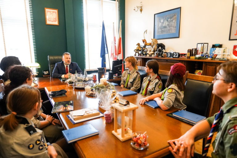 „Kochaj czynem” – Betlejemskie Światło Pokoju w Koninie