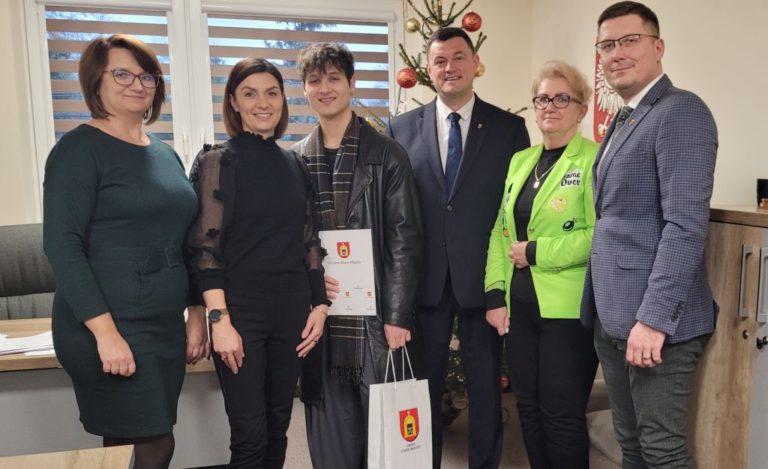 Mikołaj Przybylski w Urzędzie Gminy Stare Miasto – spotkanie z młodym talentem