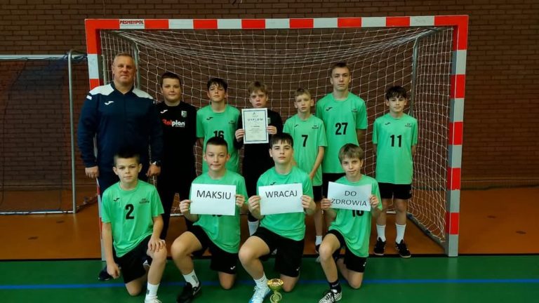 Wicemistrzowie powiatu w futsalu z Zespołu Szkolno-Przedszkolnego w Kleczewie