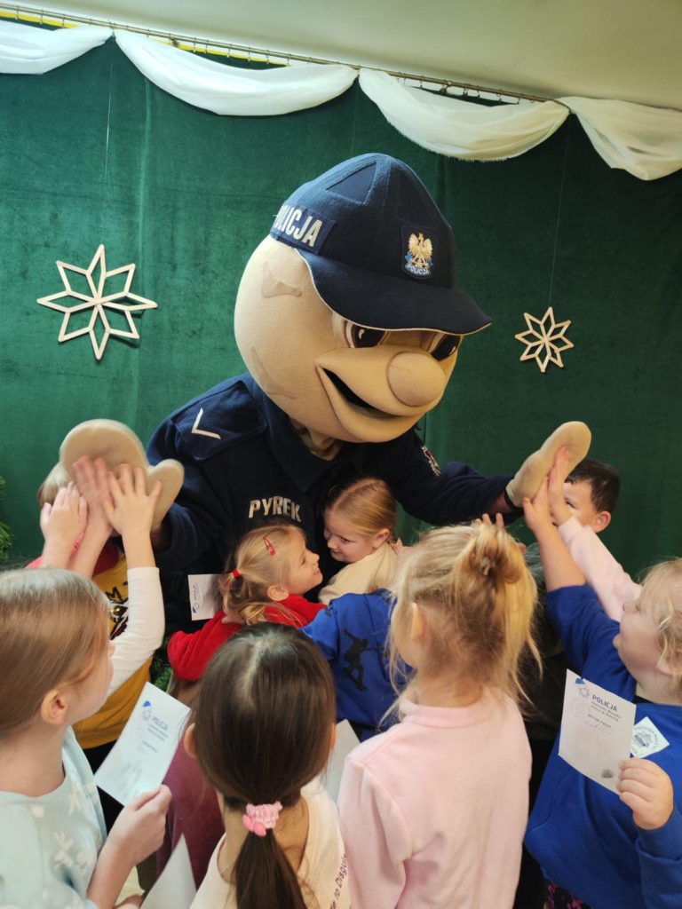 Przedświąteczna wizyta Sierżanta Pyrka w Kawnicach