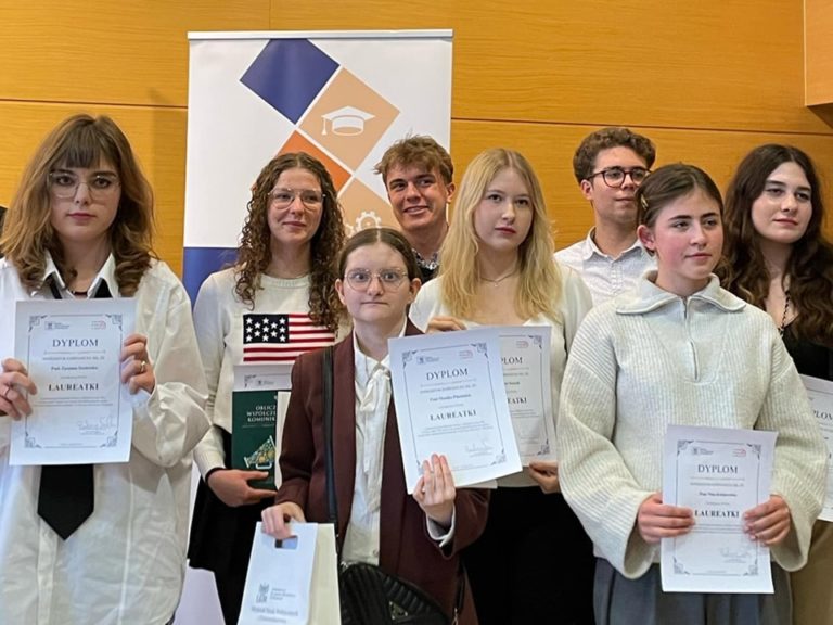 Zuzanna Szelewska z III LO w Koninie na podium Olimpiady Wiedzy o Mediach