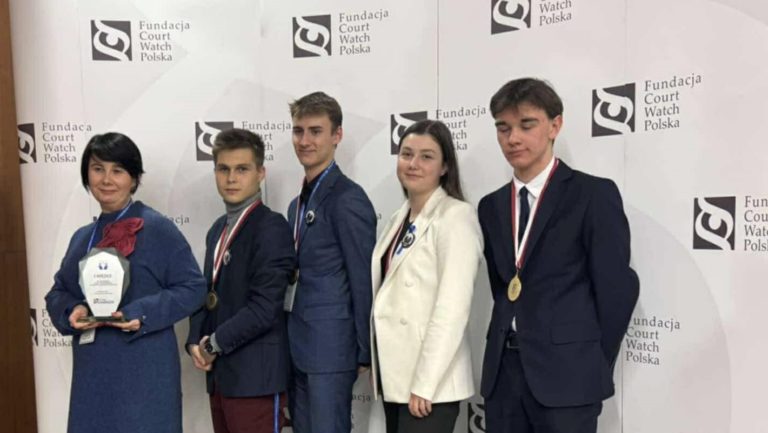 Sukces debatanckich drużyn II LO w Ogólnopolskim Turnieju Debat Oksfordzkich