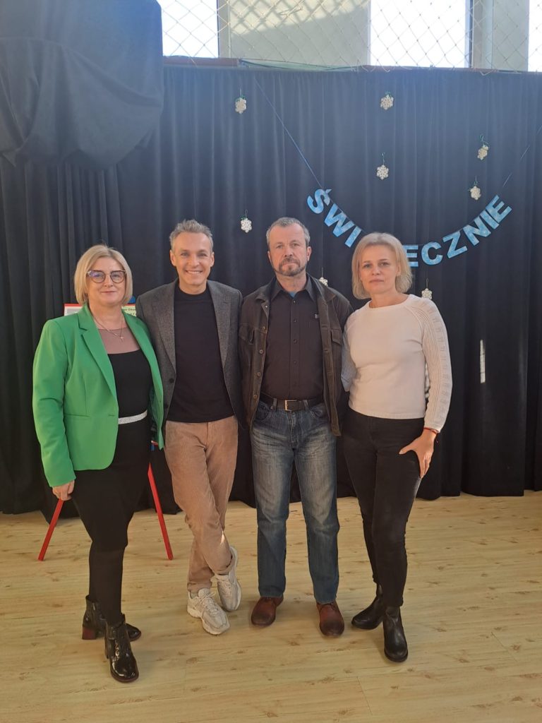 Świąteczne kolędowanie z Arturem Chamskim w Paprotni