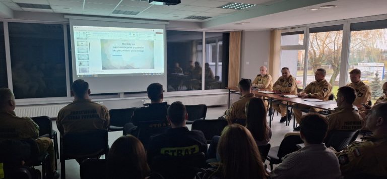 Szkolenie Funkcjonariuszy PSP w Koninie: Tematy Bezpieczeństwa Pożarowego i Sezonu Grzewczego