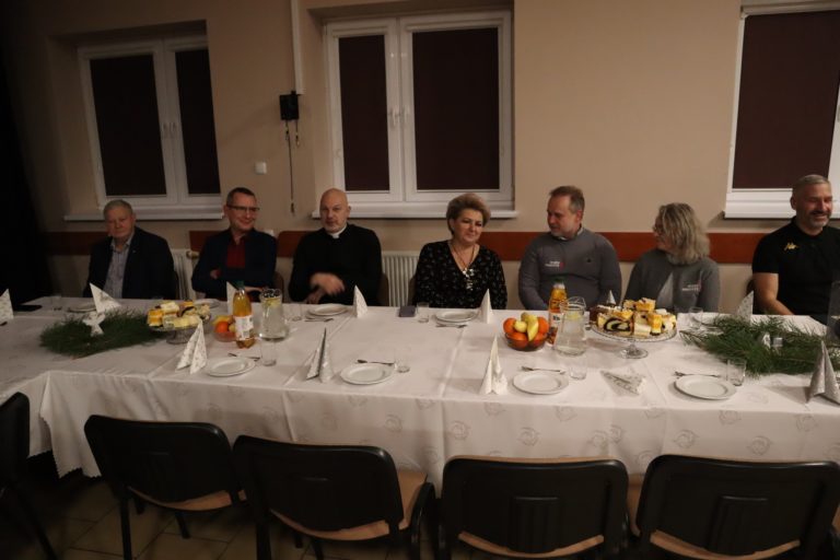 Mikołaj odwiedził strażaków w Brzeźnie – wyjątkowe święta dla OSP