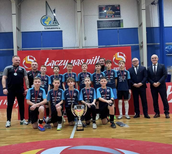 Młodzi piłkarze Zjednoczonych Rychwał z Wicemistrzostwem Polski w Futsalu U-13