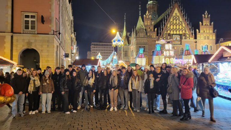Uczniowie ZST w Koninie na Jarmarku Bożonarodzeniowym we Wrocławiu