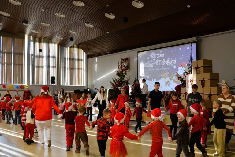 Rodziny Zastępcze w Świątecznej Krainie Świętego Mikołaja