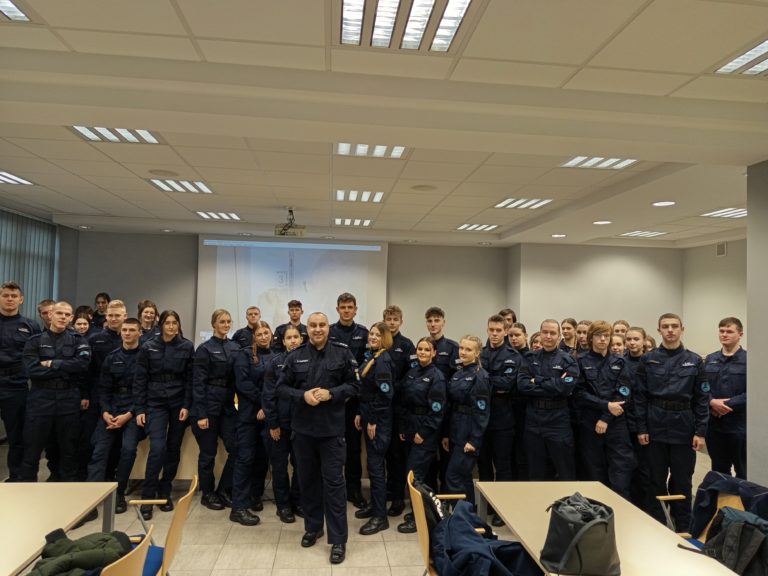 Dbałość o szczegóły i analityczne myślenie: Prelekcje Kom. Damiana Kasprzaka