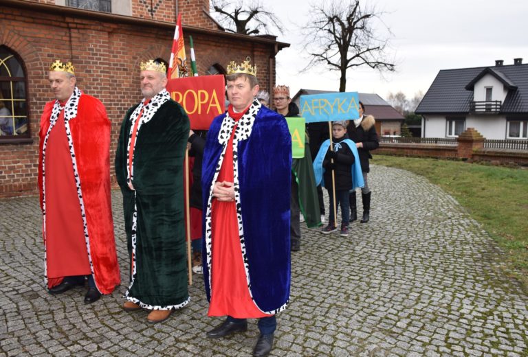 Orszak Trzech Króli 2025 we Władysławowie – tradycja, radość i wspólne kolędowanie