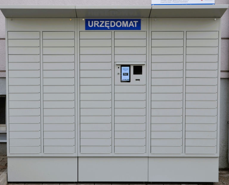 Nowoczesny urzędomat w konińskim starostwie: odbiór dowodów rejestracyjnych 24/7