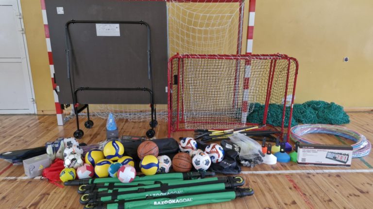 Nowy sprzęt sportowy dla Szkoły Podstawowej w Chylinie