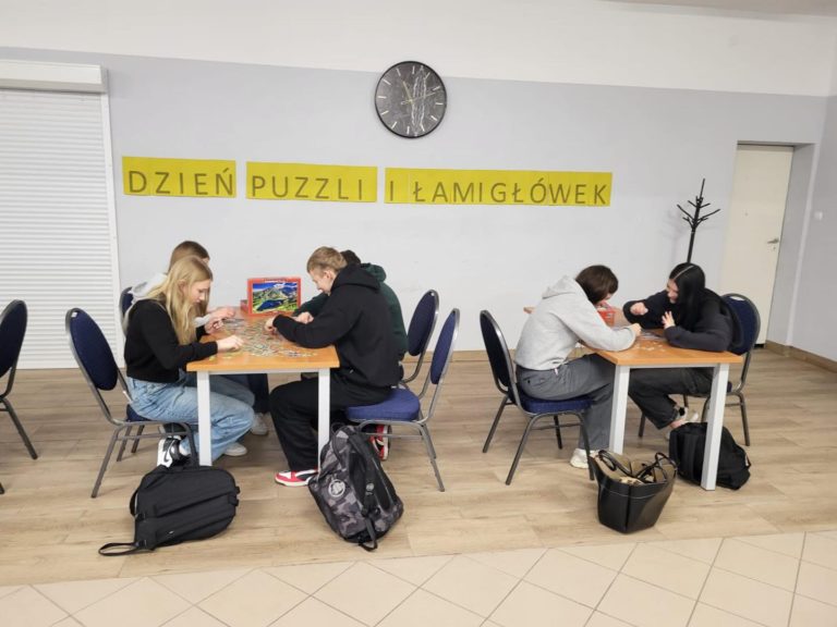 Dzień Puzzli i Łamigłówek w III Liceum Ogólnokształcącym im. Cypriana Kamila Norwida w Koninie