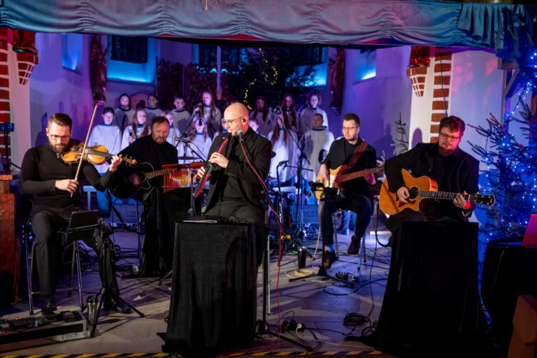 Koncert kolęd w klasztorze: muzyczna podróż po świecie
