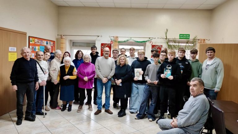 Uczniowie ZSB i KZ w Koninie wspierają międzypokoleniową integrację