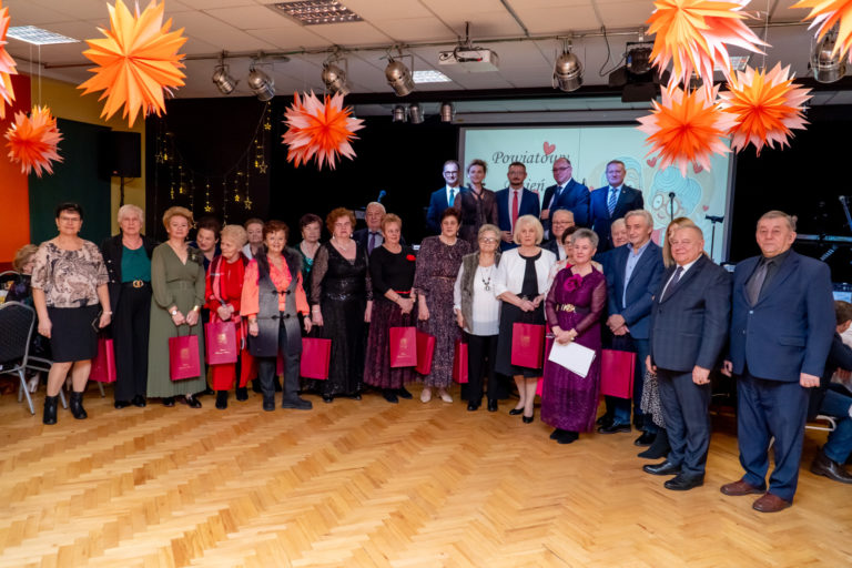 Seniorzy z Powiatu Konińskiego Świętowali Dzień Babci i Dziadka w Kazimierzu Biskupim