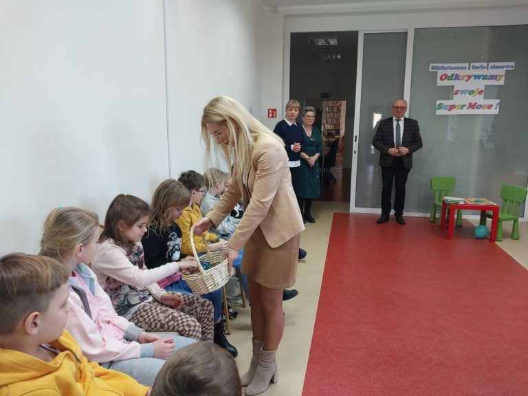 Spotkanie „Pewnej” Skarpetki z Wroną – Czwarty Dzień Ferii