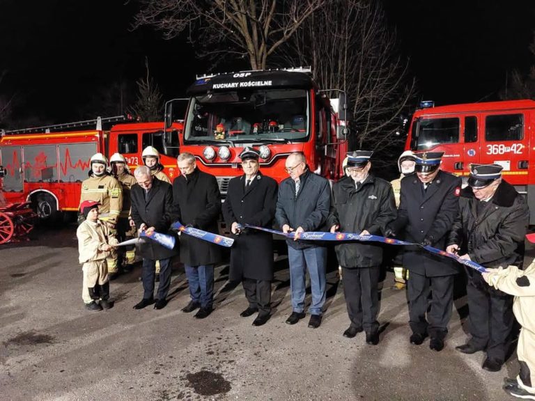Nowy wóz strażacki dla OSP Kuchary Kościelne – wzmocnienie bezpieczeństwa gminy Rychwał