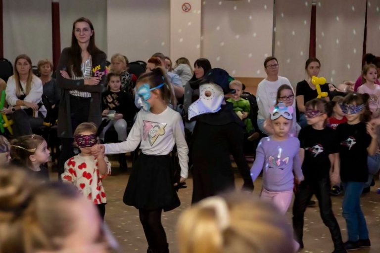 Karnawałowa zabawa pełna radości