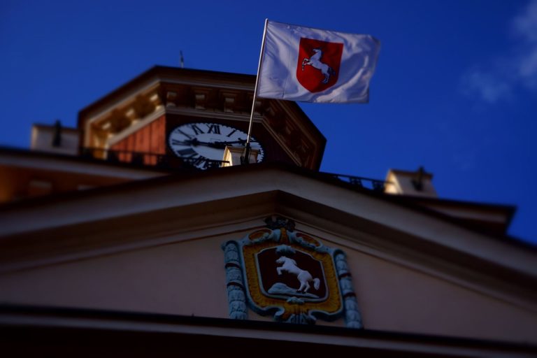 PODWYŻKI DLA RADNYCH PRZEGŁOSOWANE