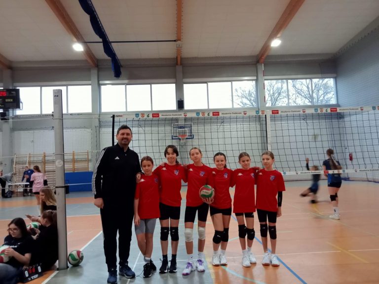 Historyczny sukces siatkarek Orła Osiecza – awans do półfinałów Mistrzostw Wielkopolski!