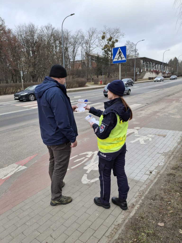 Bezpieczna jazda na hulajnogach elektrycznych – policja przypomina o zasadach