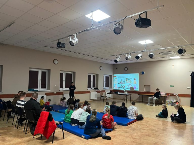 Gry planszowe jako alternatywa dla smartfonów – nocny biwak w Brzeźnie