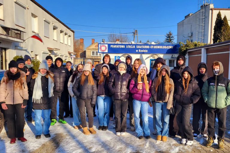 Uczniowie III Liceum Ogólnokształcącego w Koninie na zajęciach w Powiatowej Stacji Sanitarno-Epidemiologicznej”