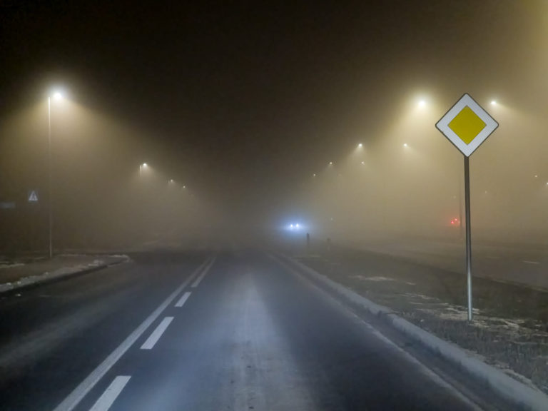 Uwaga! Trudne warunki na drogach – apel o ostrożność