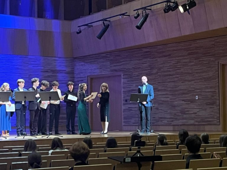 „Antonina Waliszewska z Państwowej Szkoły Muzycznej w Koninie na Zimowej Akademii Muzyki w Lusławicach”