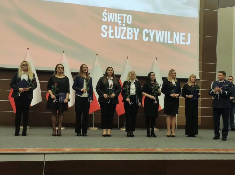 Wyróżnienia dla pracowników KMP Konin z okazji Święta Służby Cywilnej