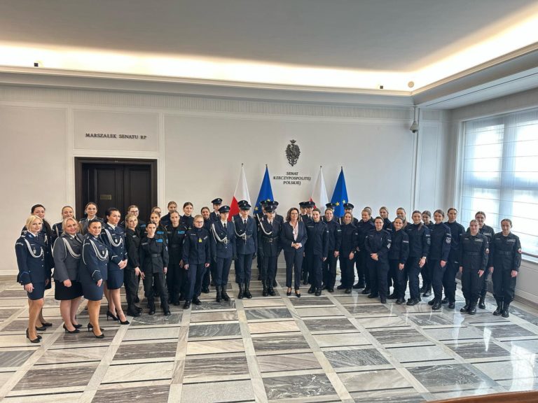 „Pokaz musztry paradnej w Senacie z okazji 100-lecia Policji Kobiecej”