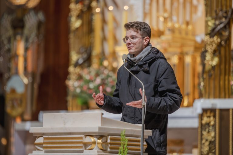 Msza św. „Z młodymi i dla młodych” w Sanktuarium Matki Bożej Licheńskiej