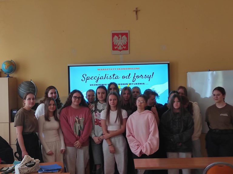 Ósmoklasiści zgłębiali tajniki ekonomii – praktyczne warsztaty w regionie