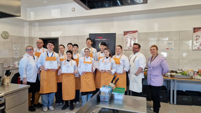 Uczniowie ZSEU w Żychlinie uczestnikami projektu „Stawiam na Drób”