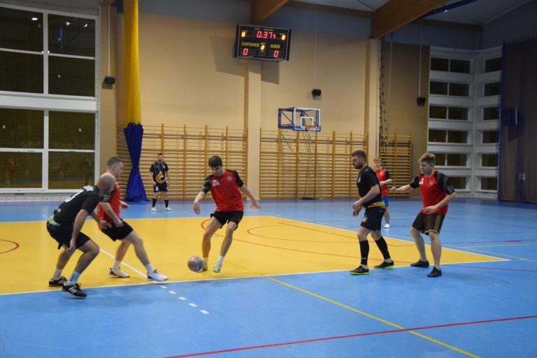 Emocje i sportowa walka – Turniej Halowej Piłki Nożnej w Tuliszkowie zakończony