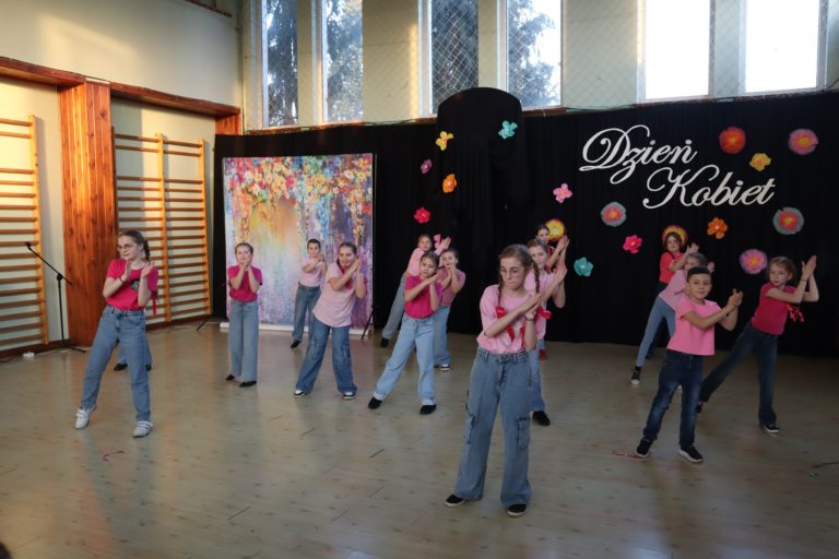 O kobietach i dla kobiet – artystyczne widowisko w Paprotni