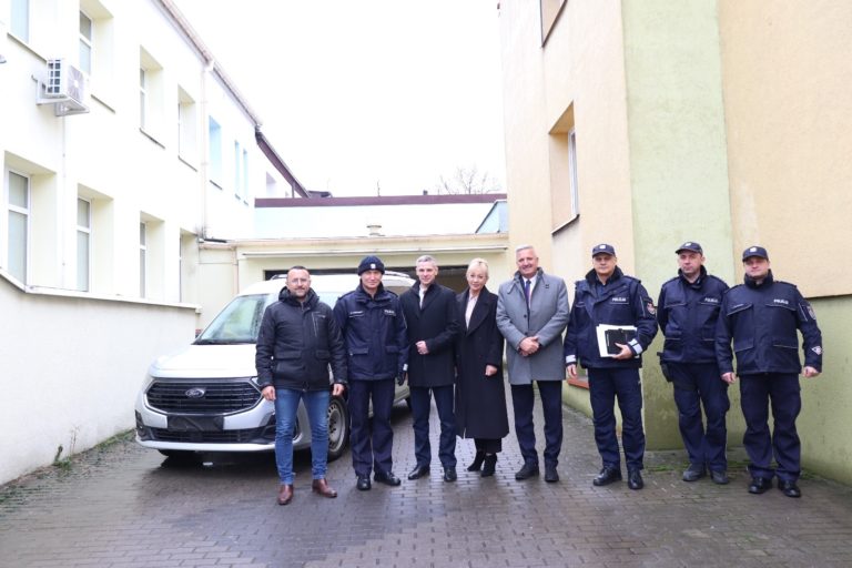 Nowy, nieoznakowany samochód dla kleczewskich policjantów