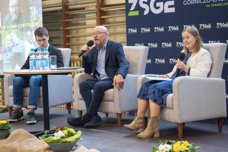 Kulturalia w ZSGE: Spotkanie z Arturem Barcisiem i Dyskusja o Energii Filmu i Literatury