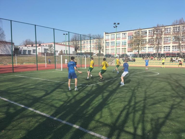 Pierwsza grupa eliminacyjna Szkolnych Mistrzostw Konina w piłce nożnej (kat. LIC chłopców)