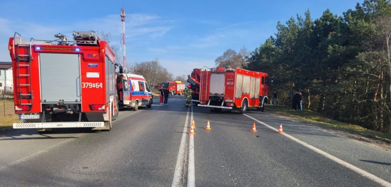 Utrudnienia na drodze K92 w Brzeźnie – wypadek z udziałem trzech pojazdów