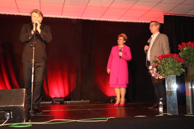 MUZYCZNY GMINNY DZIEŃ KOBIET Z MICHAŁEM MILOWICZEM