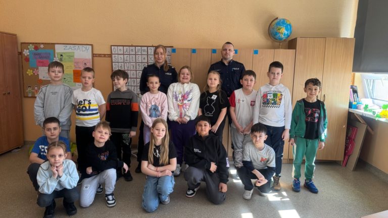 Policjanci spotkali się z uczniami Szkoły Podstawowej nr 8 w Koninie