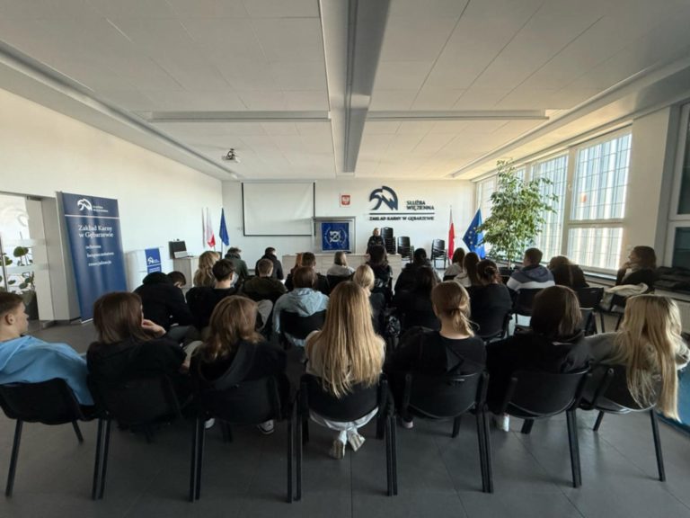 Uczniowie klasy 2 P Zespołu Szkół ZSCKU w Koninie na wizycie w Zakładzie Karnym w Gębarzewie