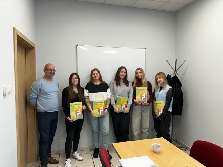 Wizyta uczennic Zespołu Szkół Centrum Kształcenia Ustawicznego w Koninie w Państwowej Inspekcji Pracy i Zakładzie Ubezpieczeń Społecznych