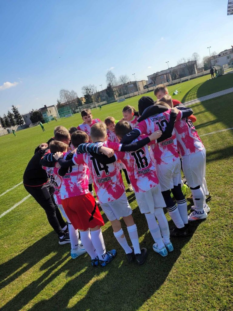 Młodzicy Zjednoczonych Rychwał rozpoczęli ligowe zmagania