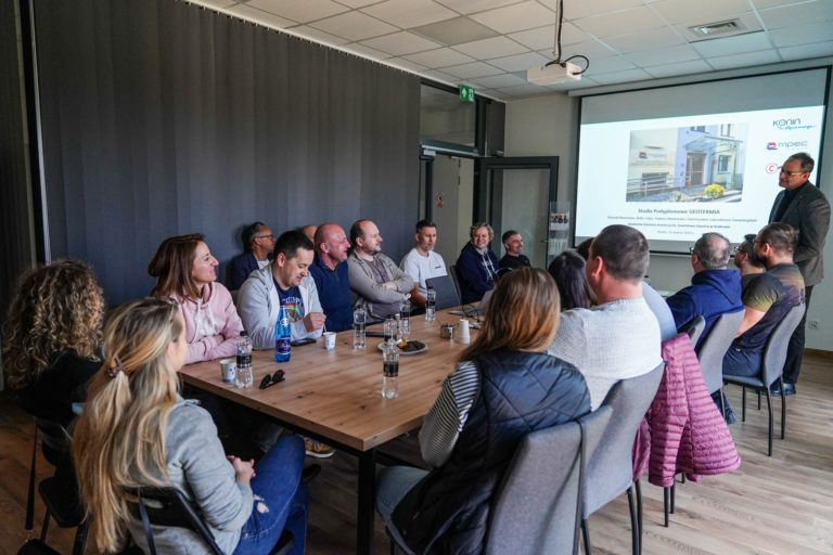 Studenci i naukowcy z AGH odwiedzili ciepłownię geotermalną w Koninie