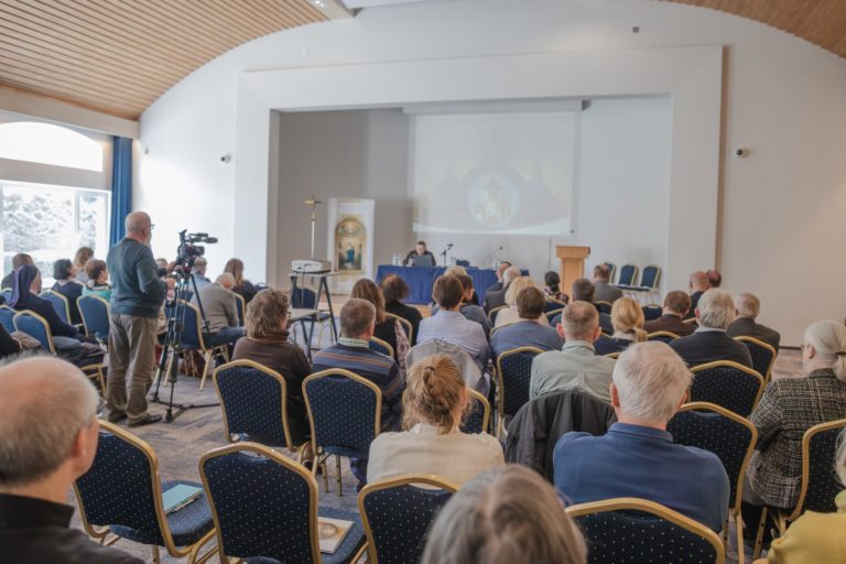 Sympozjum Mariologiczne w Licheniu: refleksja nad Maryją jako Siostrą