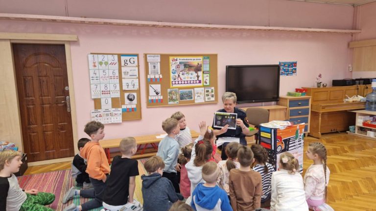 Przedszkolaki uczyły się zasad ruchu drogowego