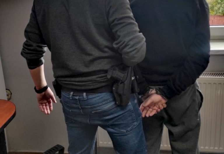 Rychwał: 25-latek zatrzymany za rozbój na byłej partnerce